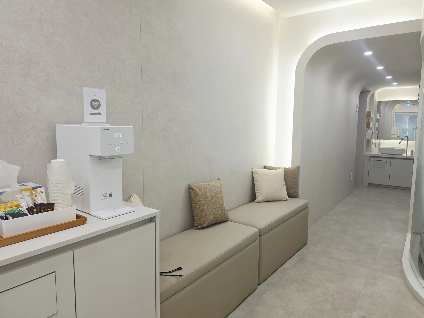 라벨라 리페이스 대기 공간과 복도
